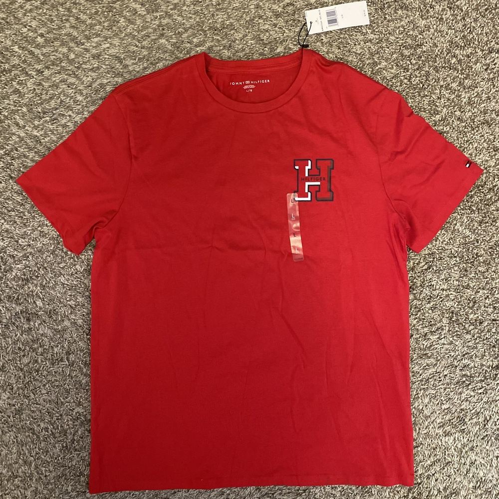Tommy Hilfiger Men’s Red Short Sleeve Crew Neck 100% Cotton T-Shirt Size L